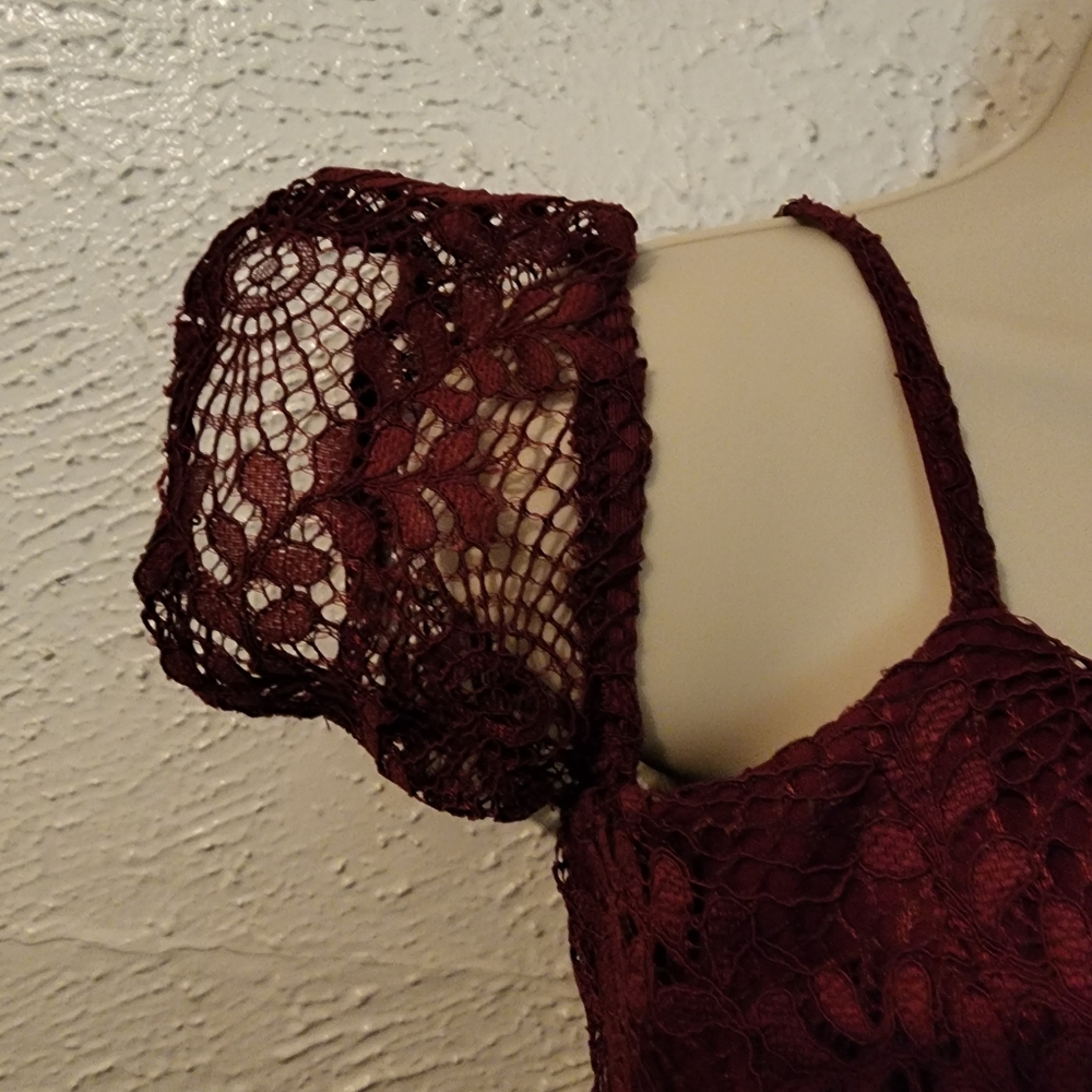 GUESS Burgundy Midi Open Shoulder Lace Dress - Picture 3 of 8